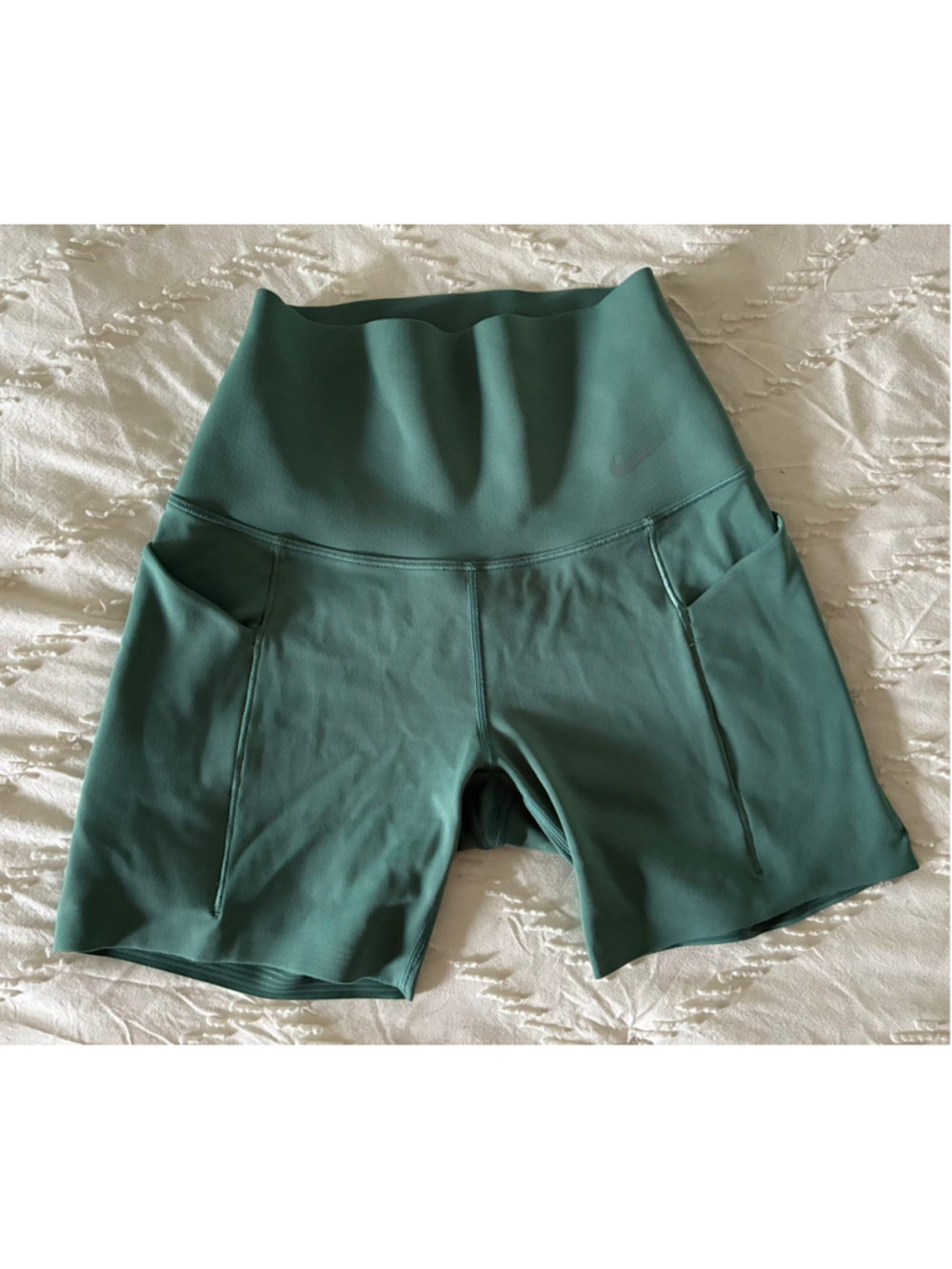 Women's Nike Universa Dri-FIT Bike Shorts XS Green